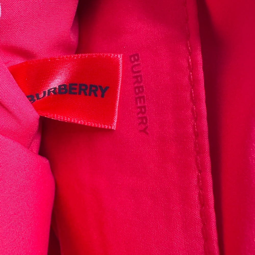 Burberry Vibrant Red Zipper Pouch/wristlet + Burberry Camera Pin- GWP bundle - Picture 4 of 9